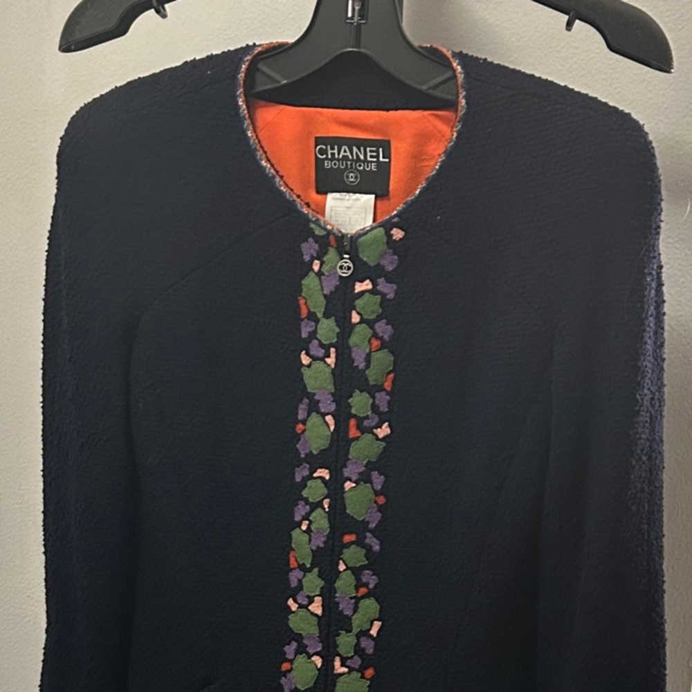 CHANEL Vintage  Navy boucle Jacket with Multicolor Accents and CC zipper pull.